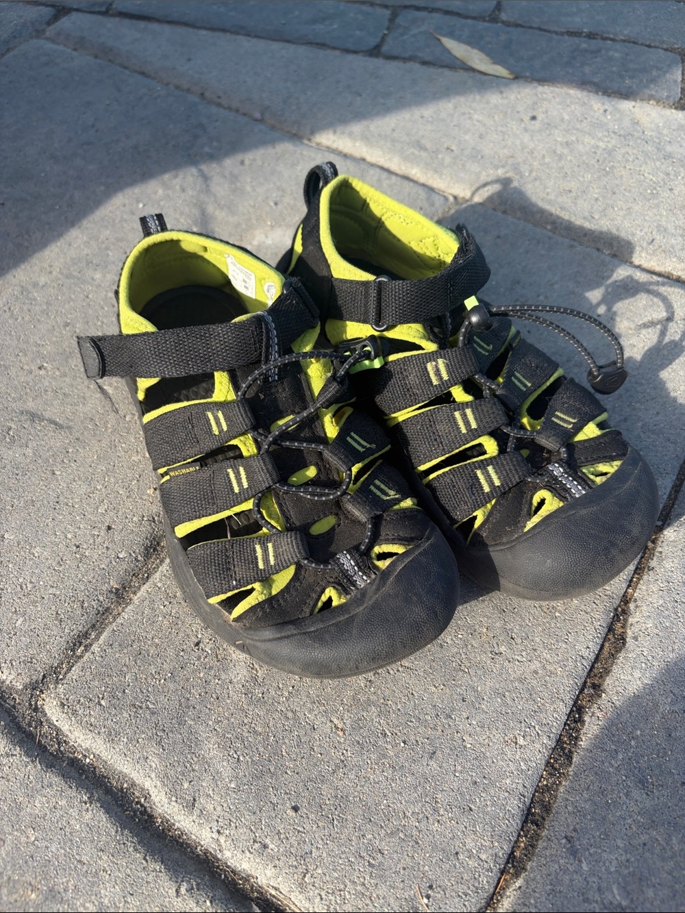 Keen Kids Closed-Toe Sport Sandals in Black & Lime